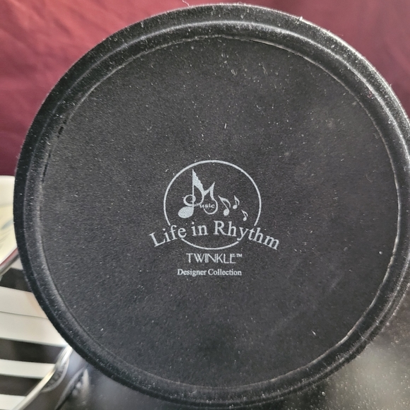 Porcelain Musical Jazz Theme Storage Box with Removable Spindle by Twinkle - Picture 6 of 10